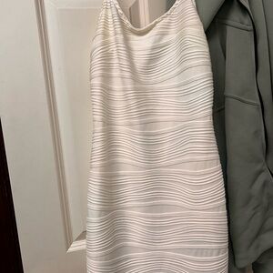 Elegant White Sleeveless Dress